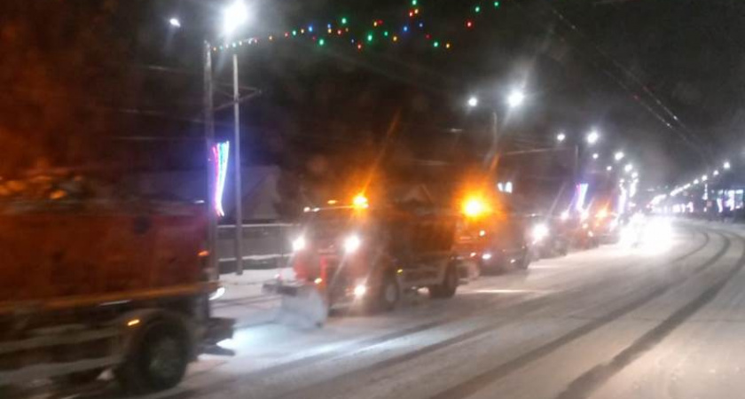 Вице-мэр Олег Денисов попросил пензенских водителей не встраиваться в колонны снегоуборочной техники