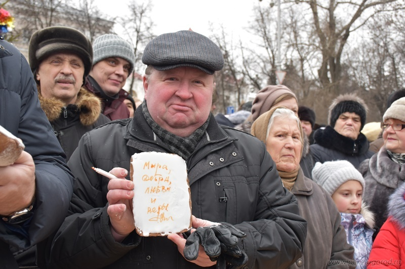 Сергей Волков написал пожелание пензенцам на имбирном прянике