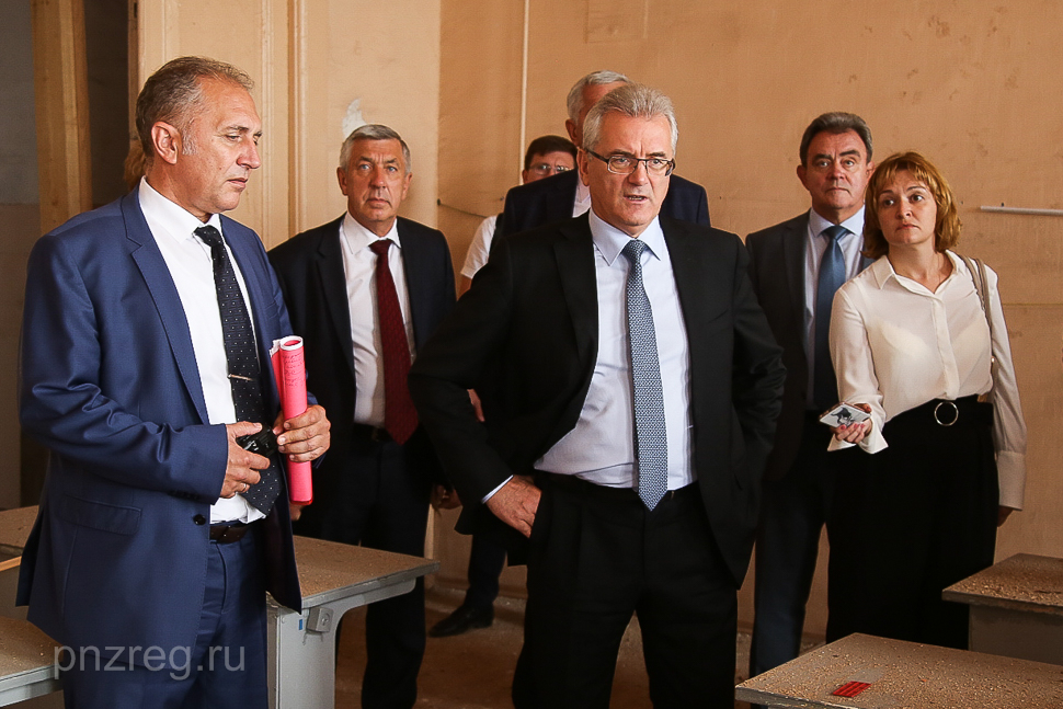 Губернатор пообещал восстановить изношенное здание кузнецкой гимназии №1