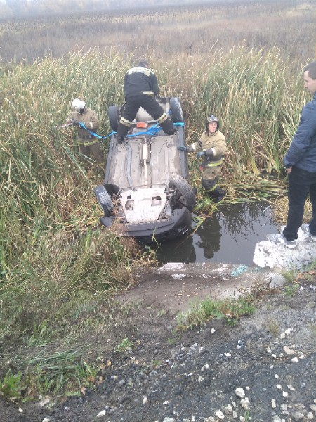 В Кузнецком районе "Гранта" вылетела в кювет, водителю оторвало ухо