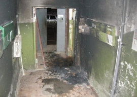В Пензе семь человек тушили пожар на улице Попова