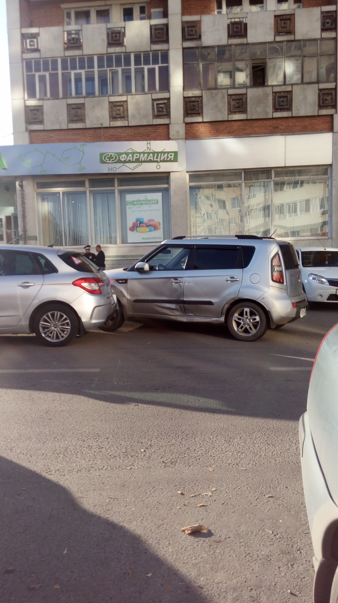 Читательница прислала фото аварии на улице Кулакова