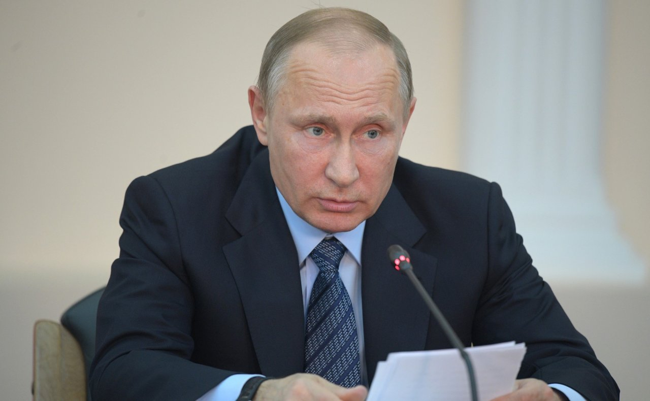 Путин предложил закон, позволяющий избежать "уголовки" за невыплату пенсий и зарплат