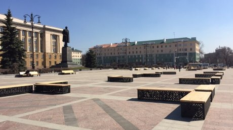 "Очень плохие лавочки": пензенцы смеются над скамейками на площади Ленина