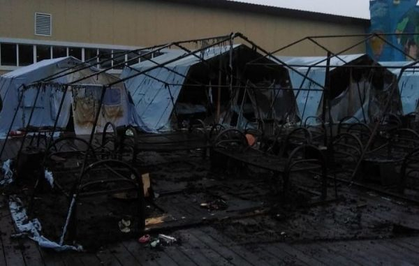 "Сгорели за 10 минут": в страшном пожаре в палаточном лагере погибли дети