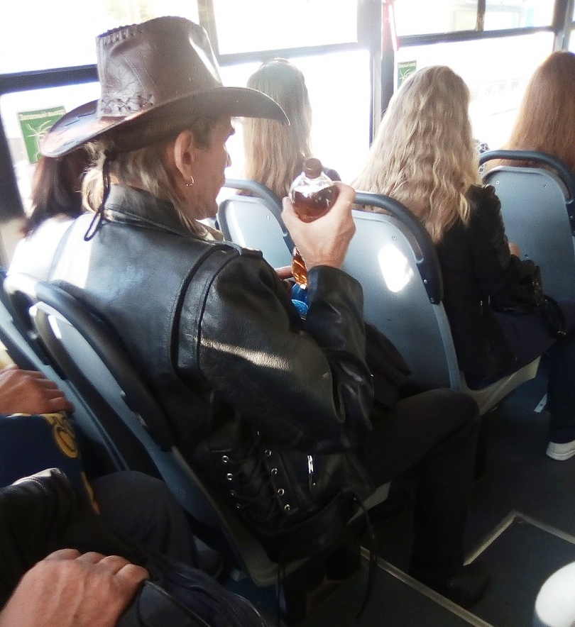 Ковбой в автобусе: пензенцы обсуждают стильный «прикид» земляка