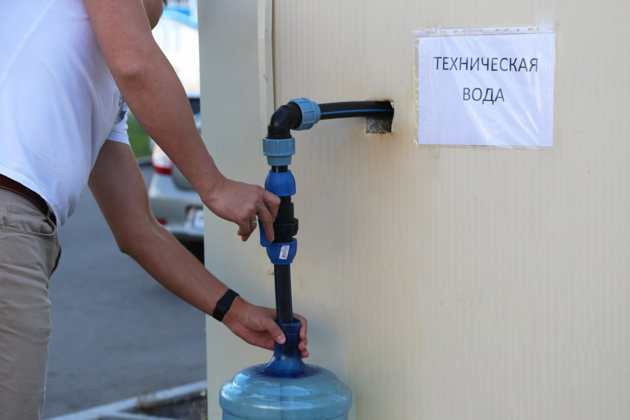 Компания «Термодом» организовала бесплатную выдачу воды всем жителям Спутника