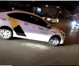 "Пришлось разбивать стекло, чтобы выпустить пассажирку" - водителю пензенского такси стало плохо за рулем