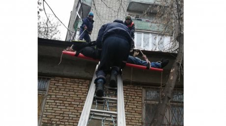 В Пензе 24-летний парень выжил после падения с пятого этажа