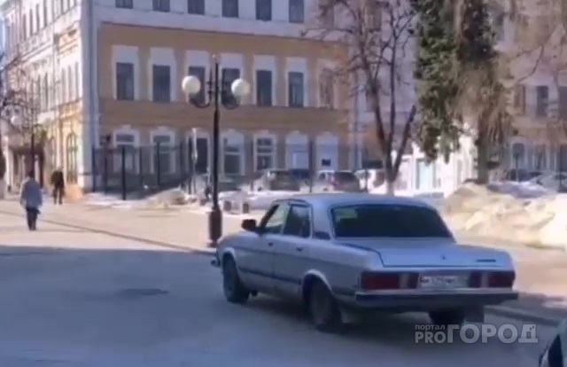 «Дороги для слабаков»: наглый водитель удивил пензенцев вычурным поступком (видео)