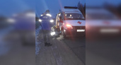 Госавтоинспекторы помогли водителю скорой поменять пробитое колесо на трассе М5 "Урал"
