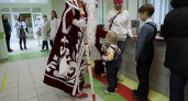 Дед Мороз и Снегурочка лично поздравили маленьких пациентов областной детской больницы