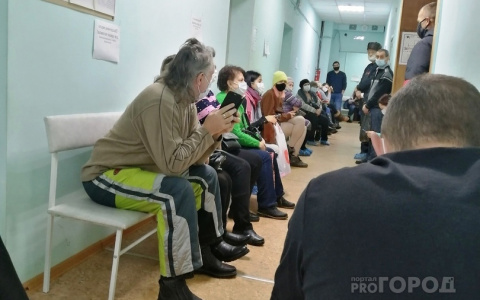 Кузнечанка пожаловалась на огромные очереди в больницы